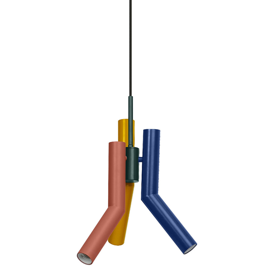 Suspension multicolore à trois bras tubulaires coudés, vue de face sur fond blanc.