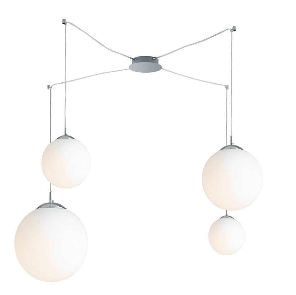 Suspension blanche à quatre globes en verre opalin suspendus par câbles fins