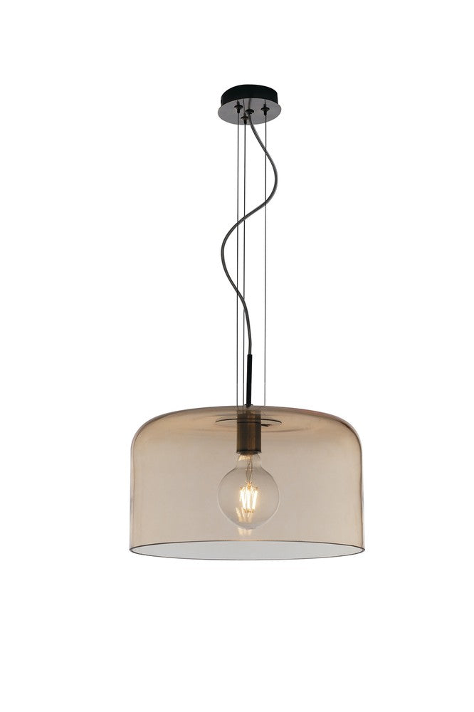 Second angle du luminaire suspendu montrant le câble sinueux et l'abat-jour cylindrique ambré
