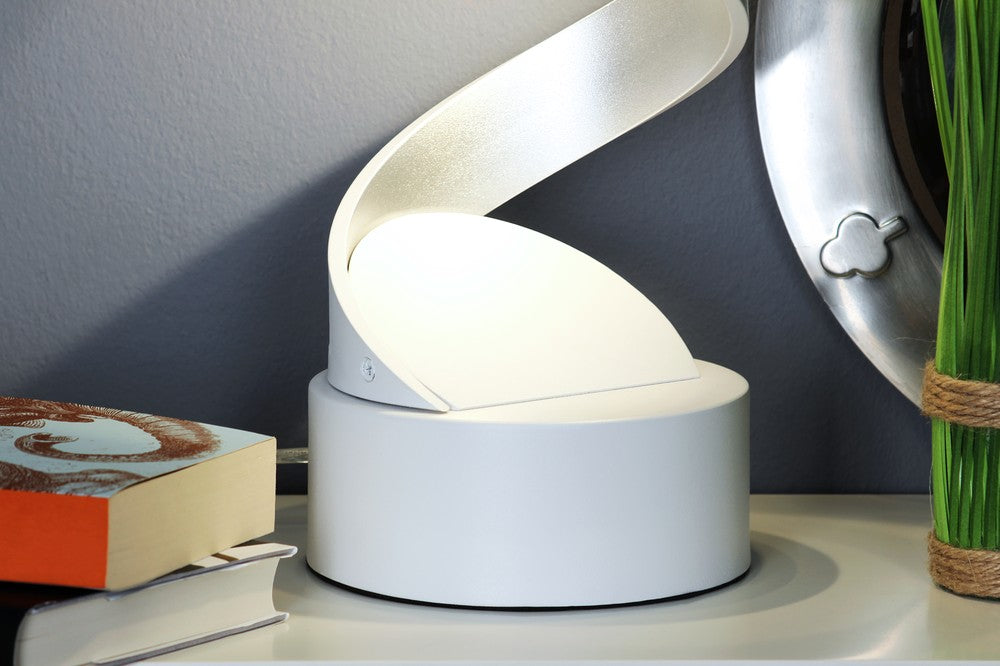Lampe à poser Helix blanche et argentée