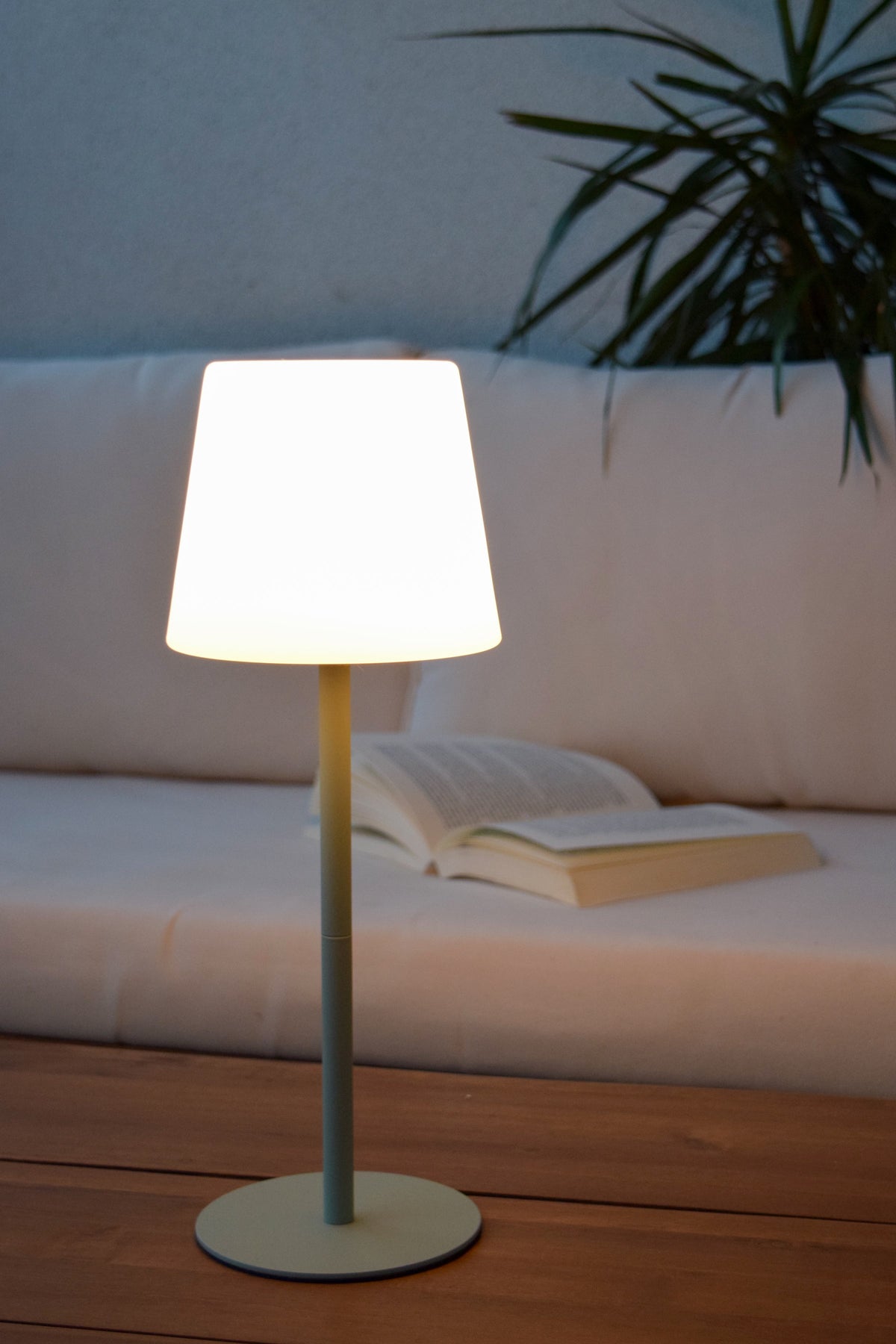 Lampe extérieure Tyon dorée mat et opale (13816/02/33)