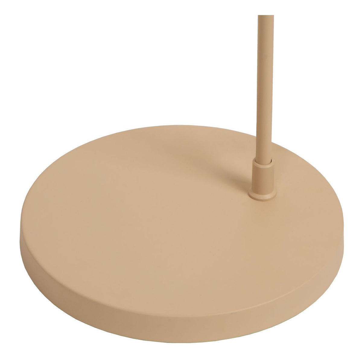 Détail de la base ronde beige et du pied vertical du lampadaire.