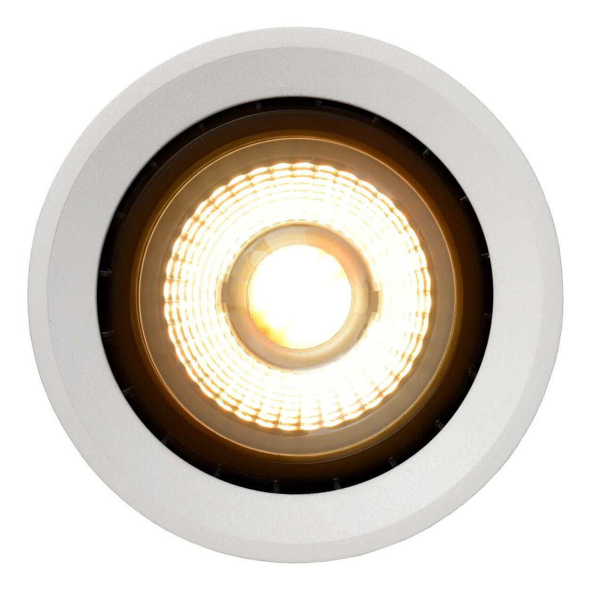 Vue de face du luminaire allumé, halo lumineux doré au centre