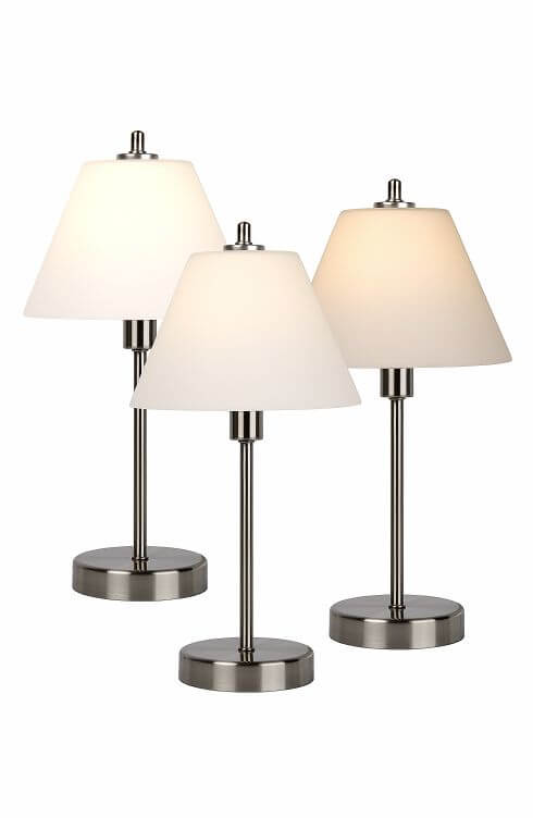 Trois lampes identiques regroupées montrant leur silhouette et la finition chromée