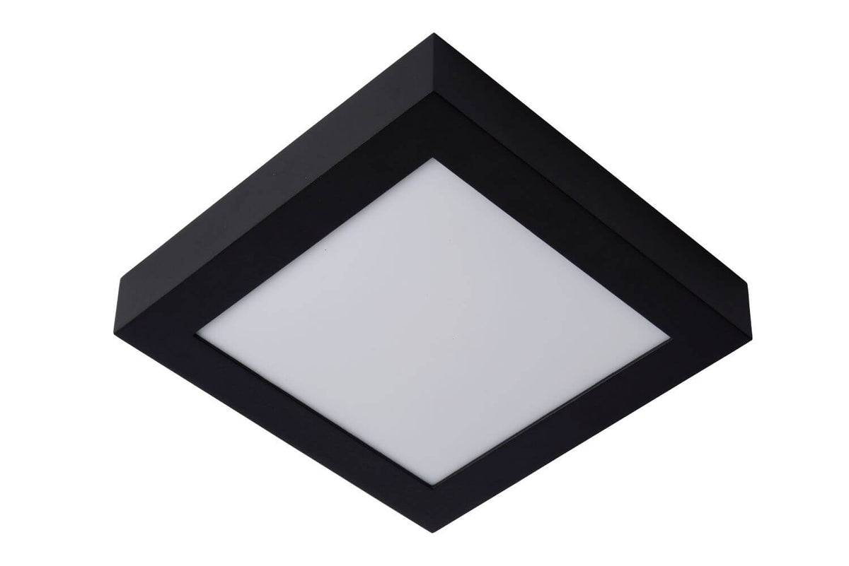 Vue rapprochée du plafonnier carré noir, diffuseur blanc opale éclairé