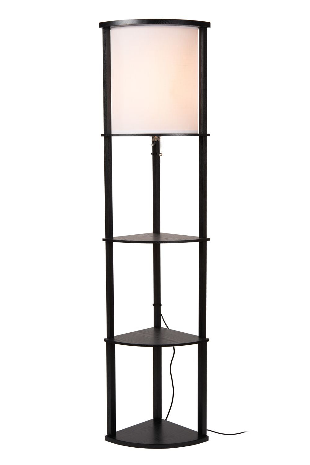 Vue de face du lampadaire allumé, cadrage serré sur la structure en bois