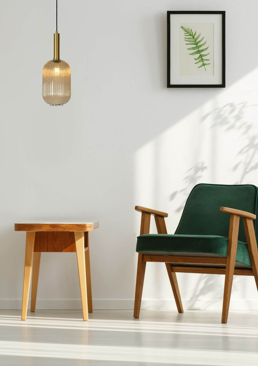 Vue en situation de la suspension dans un intérieur clair et lumineux