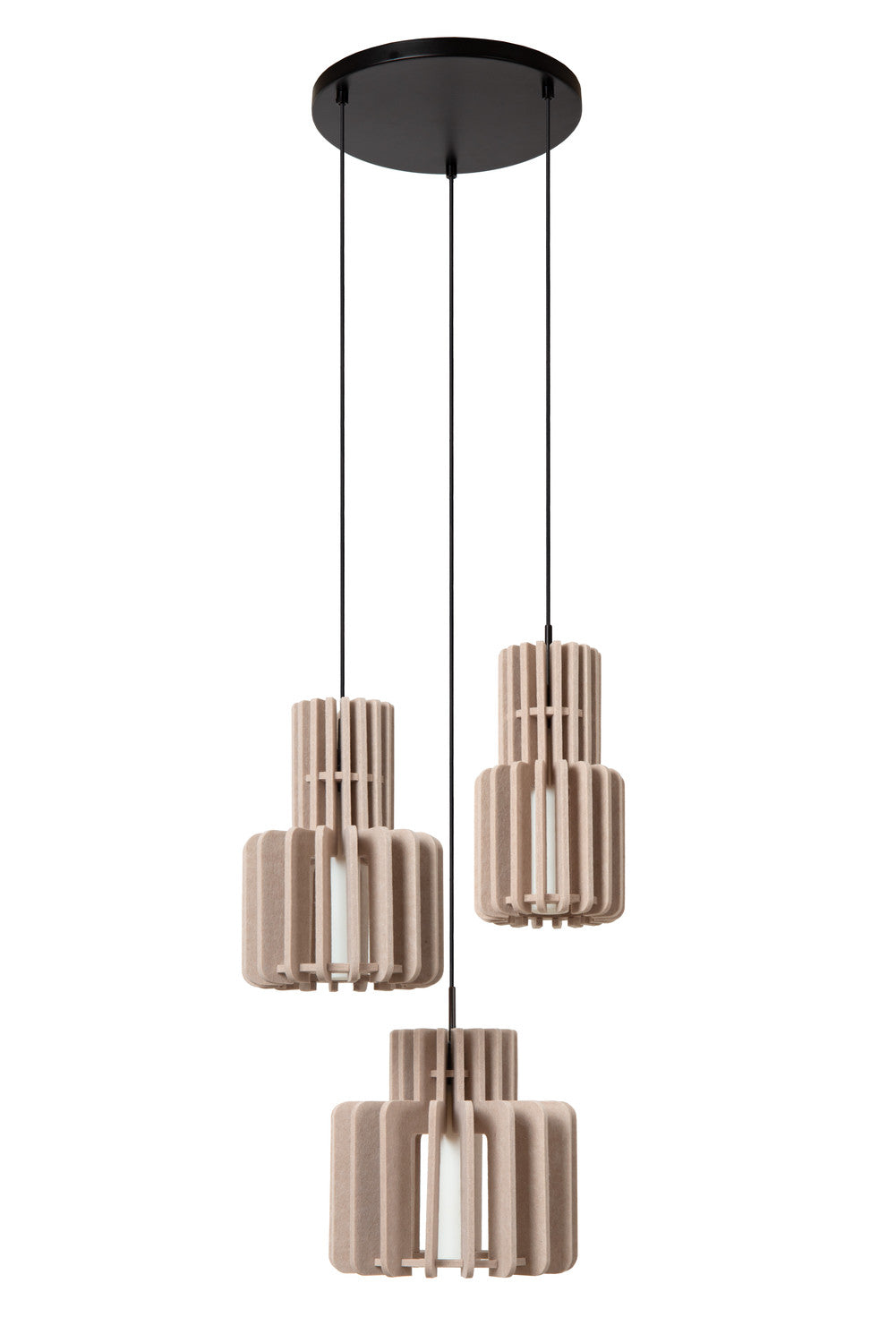 Suspension éteinte dévoilant le verre opalin blanc à l'intérieur des cages en bois taupe