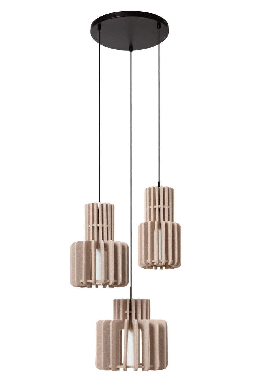 Suspension éteinte dévoilant le verre opalin blanc à l'intérieur des cages en bois taupe
