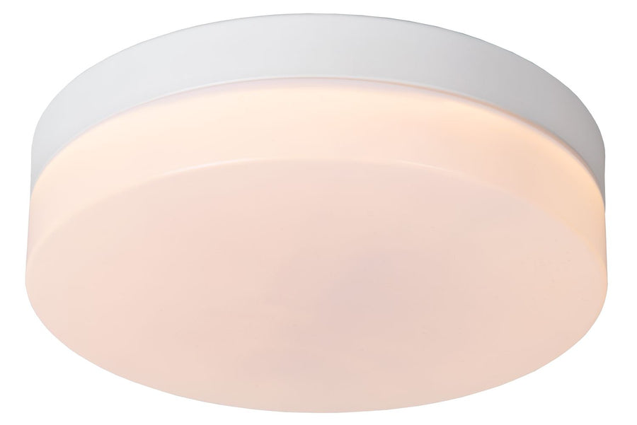 Plafonnier blanc de face, éclairage chaud diffus, base métallique et diffuseur arrondi