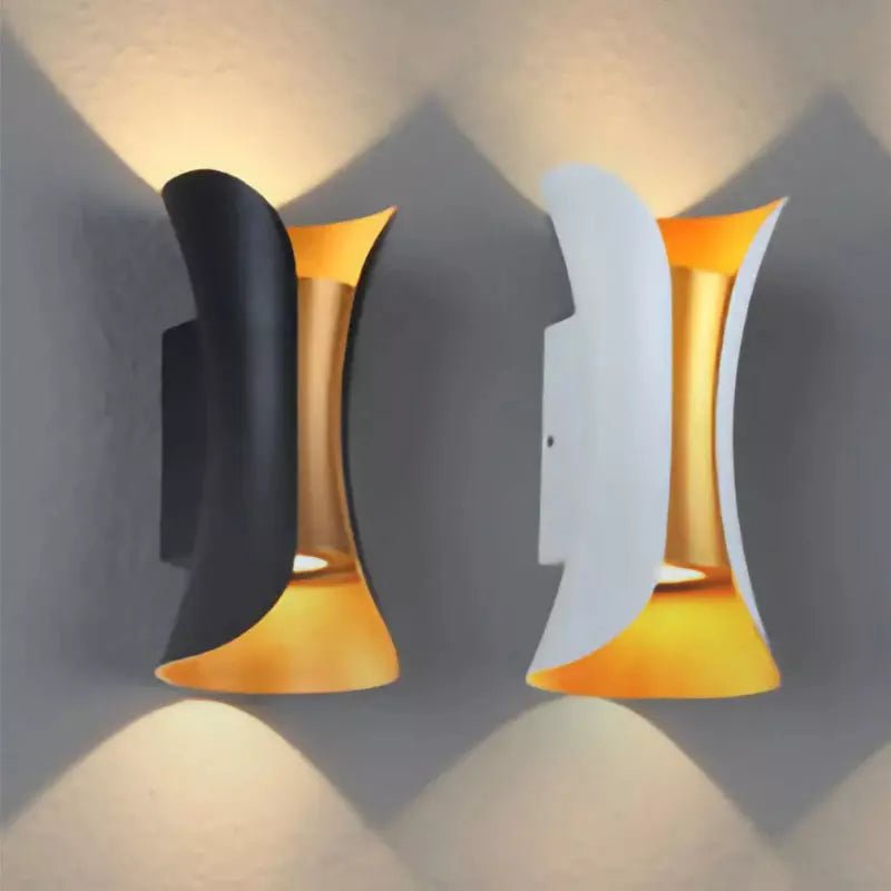 Luminaire Extérieur Design Italien | ÉclatModerne - Designix Applique murale extérieur Doré et Noir Blanc Chaud (2700 - 3500K)
