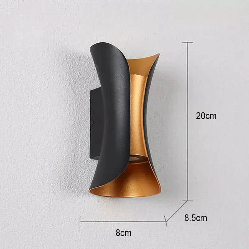 Schéma coté d'une applique murale noire et dorée avec dimensions