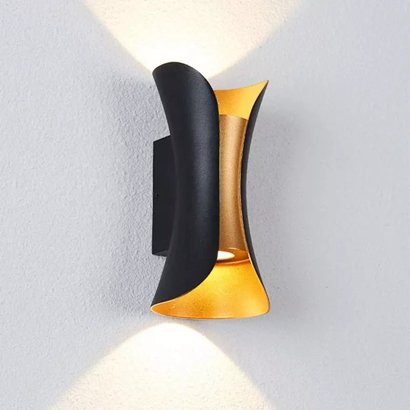 Luminaire Extérieur Design Italien | ÉclatModerne - Designix Applique murale extérieur Doré et Noir Blanc Chaud (2700 - 3500K)