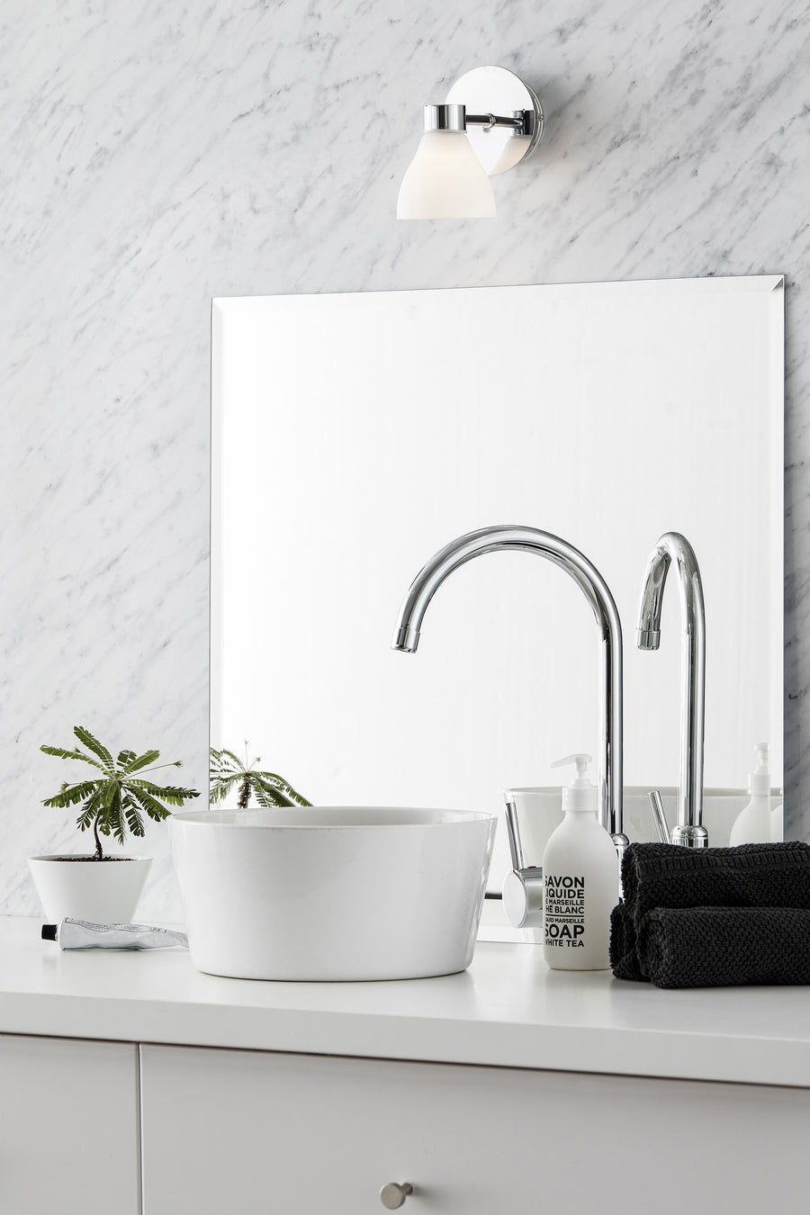 Applique de salle de bain Cassis chromée et verre opalin
