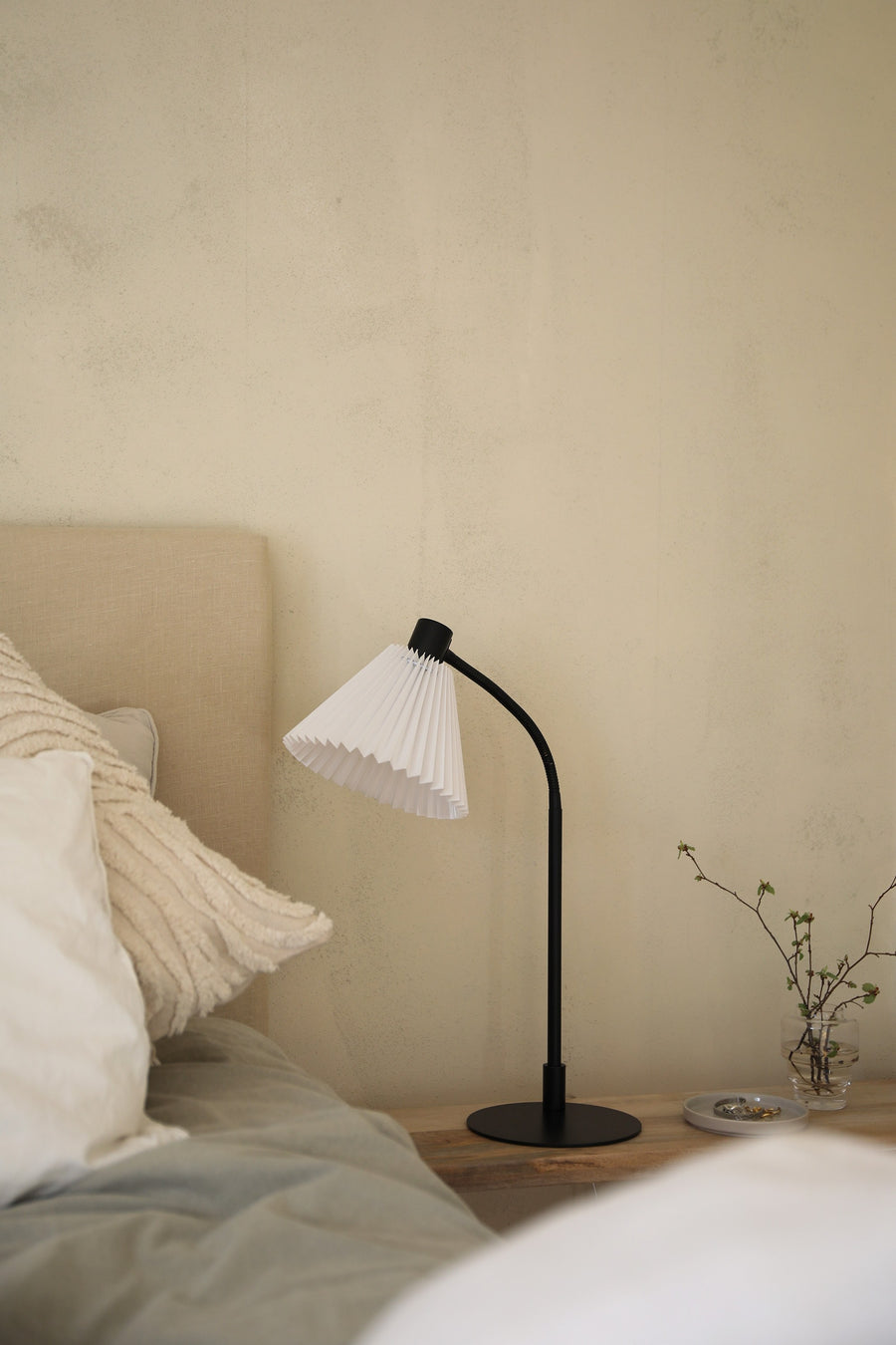 Lampe à poser Mira noire et blanche