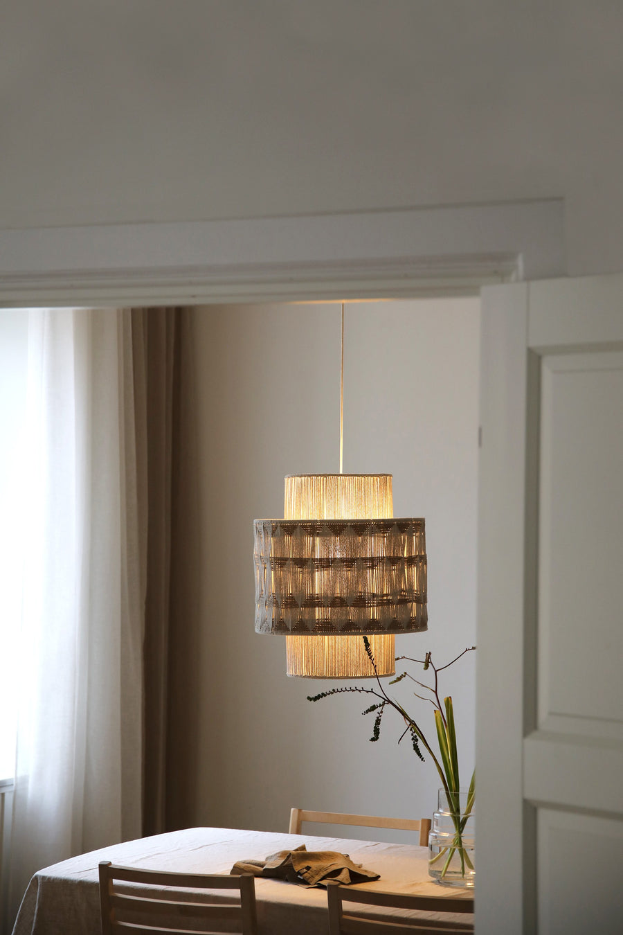 Suspension Ano en jute beige et nougat