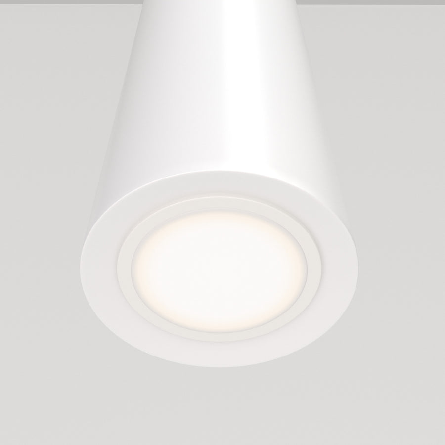Détail rapproché de l'ouverture basse du cône avec diffuseur lumineux blanc