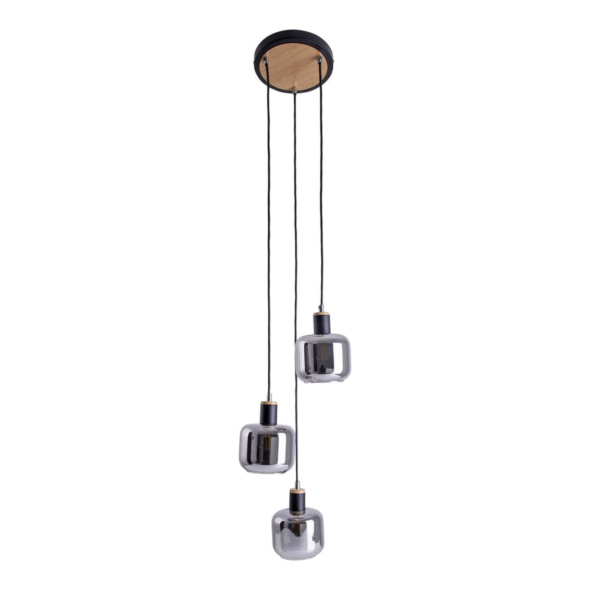 Vue de face du luminaire à trois abat-jours en verre fumé suspendus sur fond blanc