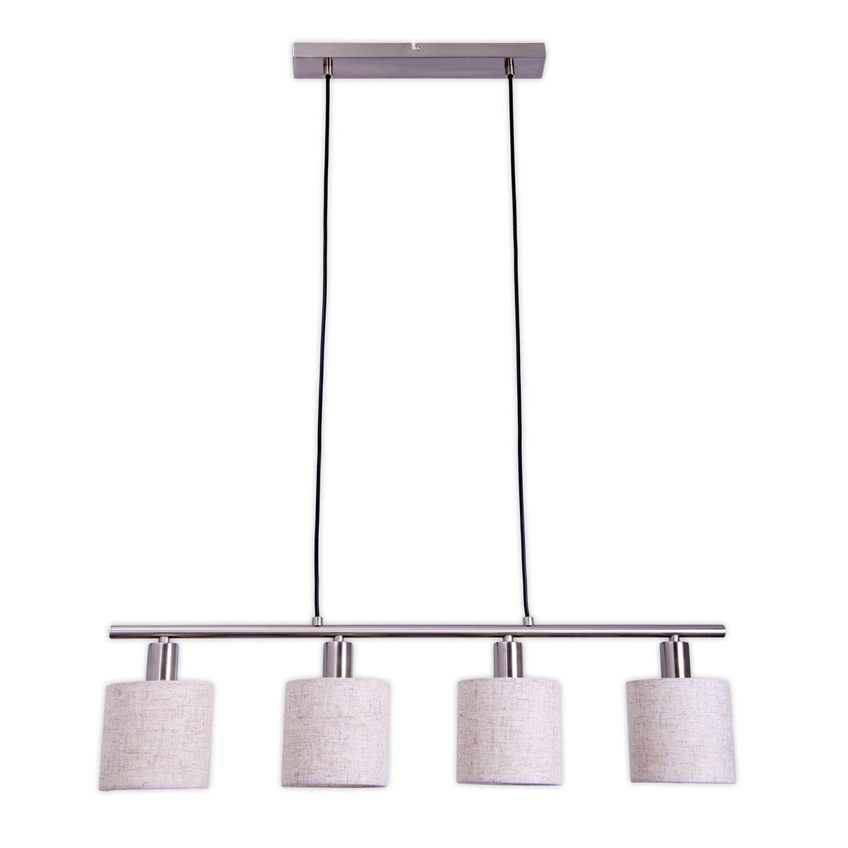 Suspension quatre abat-jours cylindriques en tissu beige sur barre métallique chromée, vue de face.