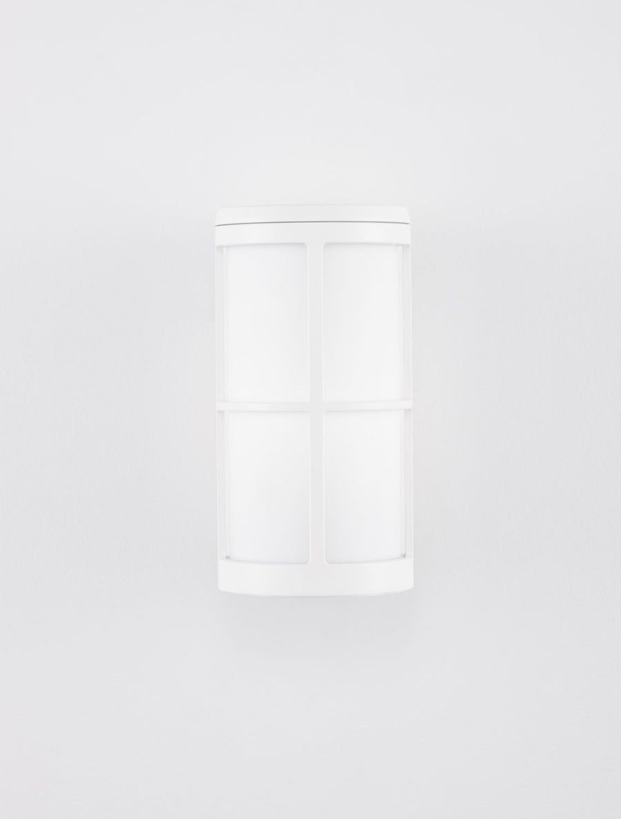 Vue frontale légèrement rapprochée du bloc lumineux cylindrique blanc