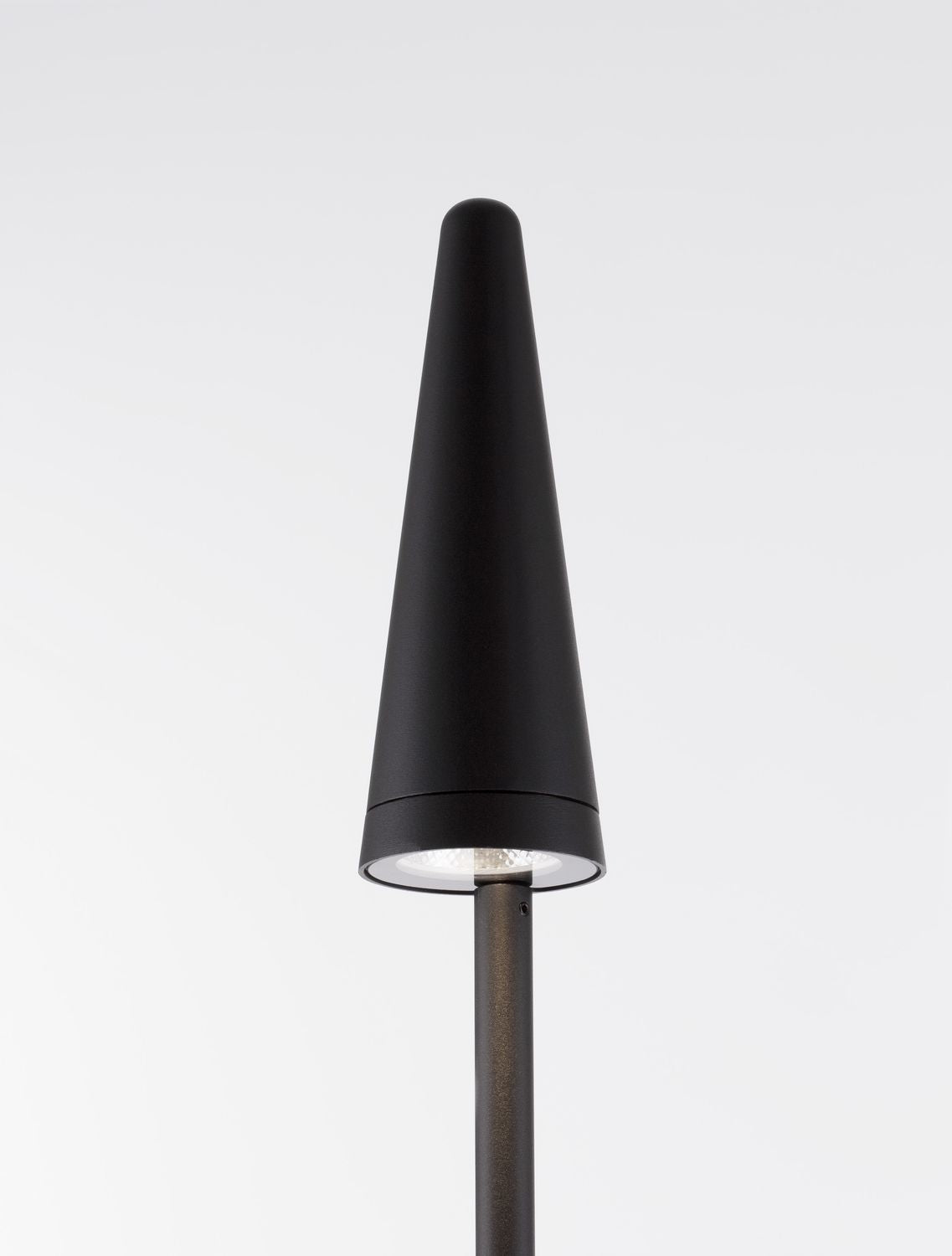 Détail du dessous de la tête avec verre et source lumineuse