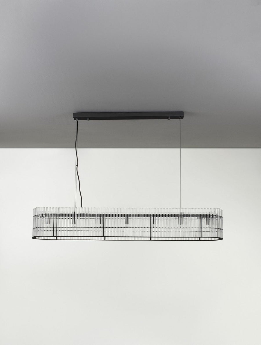 Vue frontale du luminaire éteint suspendu, tiges de verre alignées régulièrement