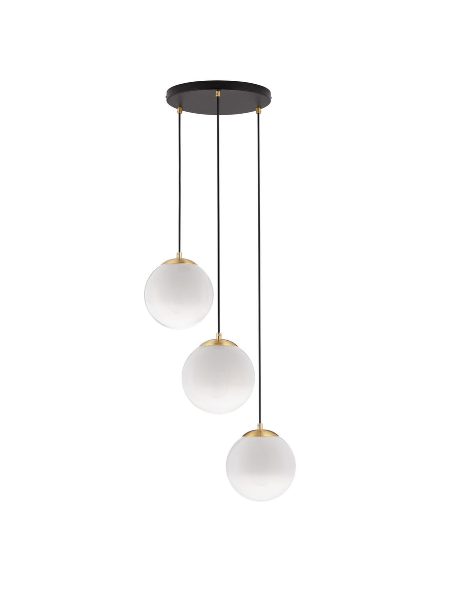 Vue de face du luminaire sur fond blanc, trois suspensions et câbles noirs