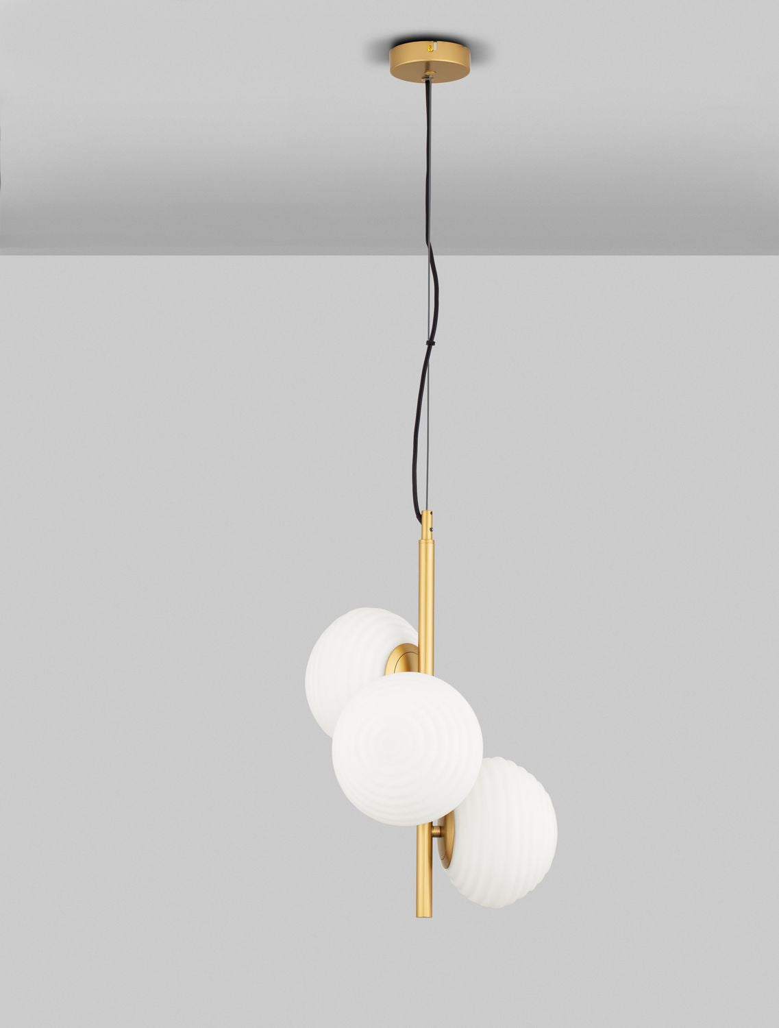 Suspension Allen 3 lumières dorée, verre