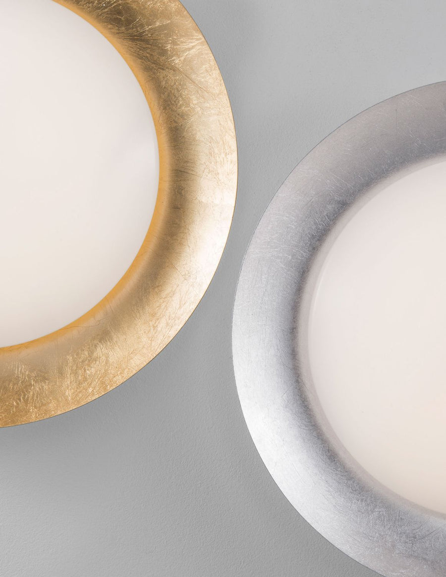 Détail comparatif des finitions or et argent feuille métallique sur les anneaux