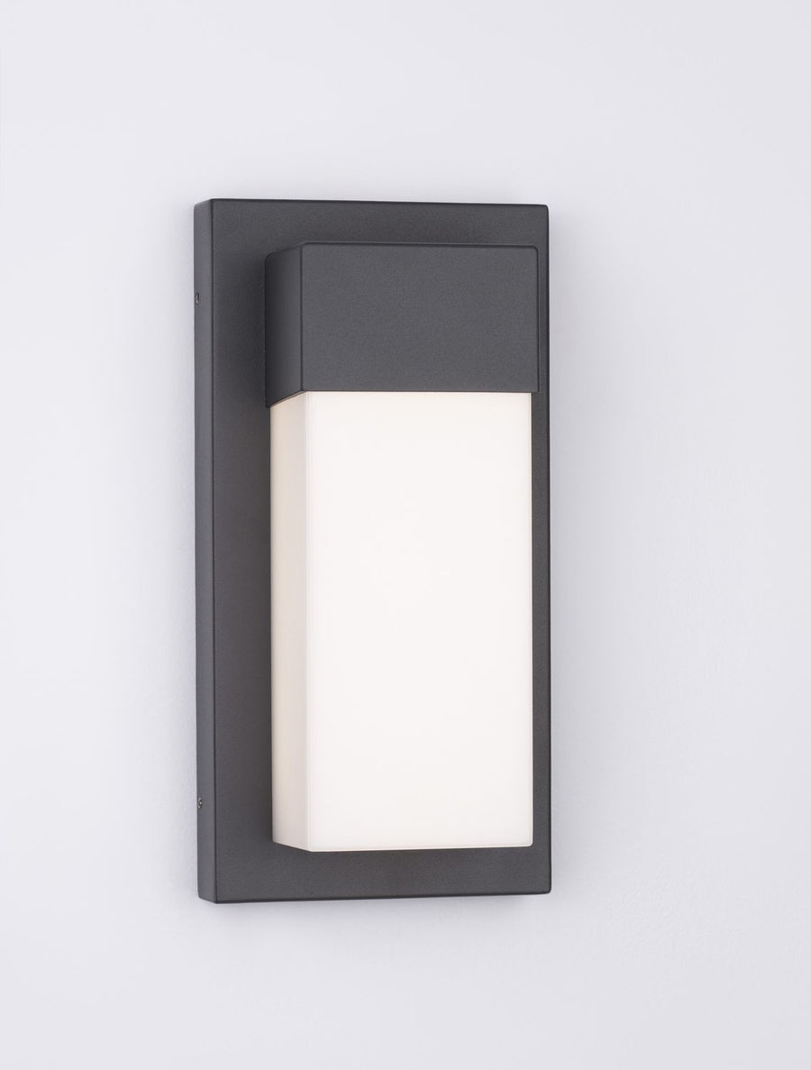 Diffuseur opalin éclairé, lumière douce traversant le cache blanc rectangulaire