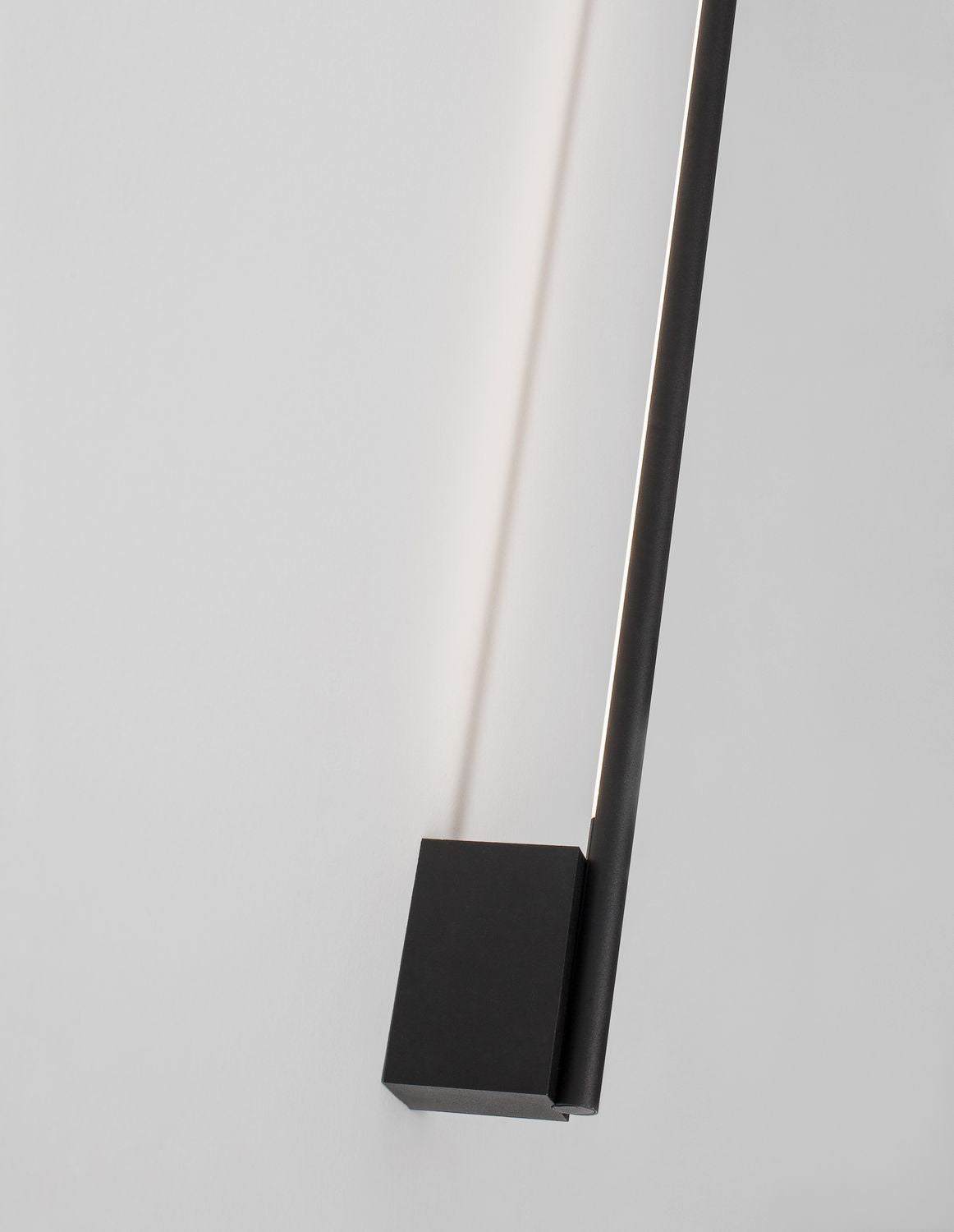 Détail du bloc d'alimentation inférieur et du bandeau lumineux LED