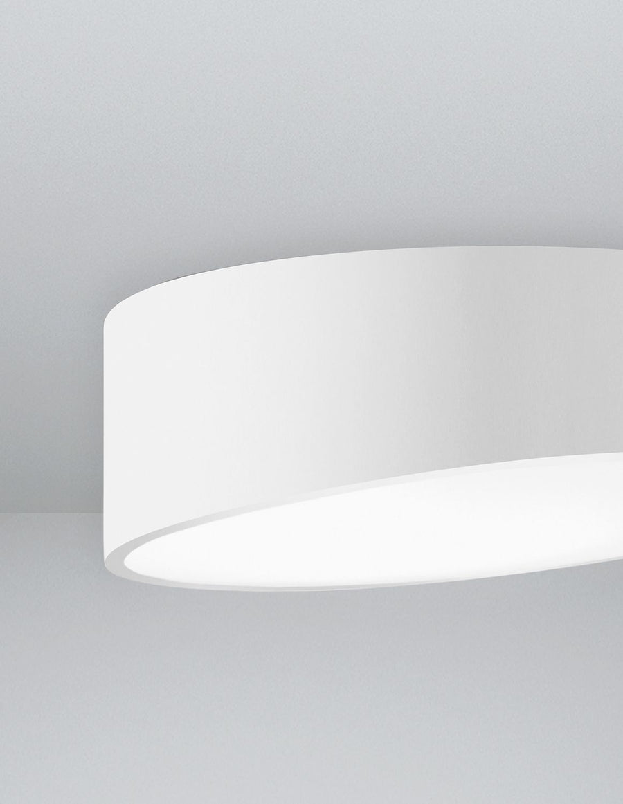 Détail du bord du diffuseur blanc et de la finition lisse du cylindre