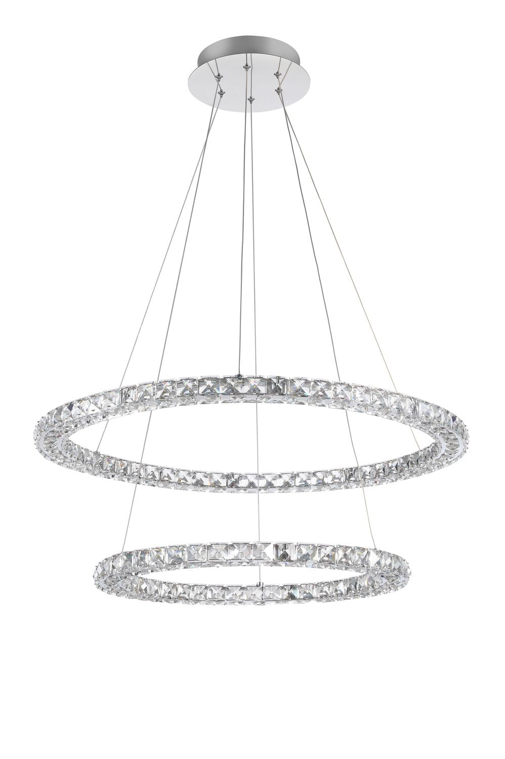 Vue de face du luminaire, deux anneaux de cristal concentriques sur fond blanc uni