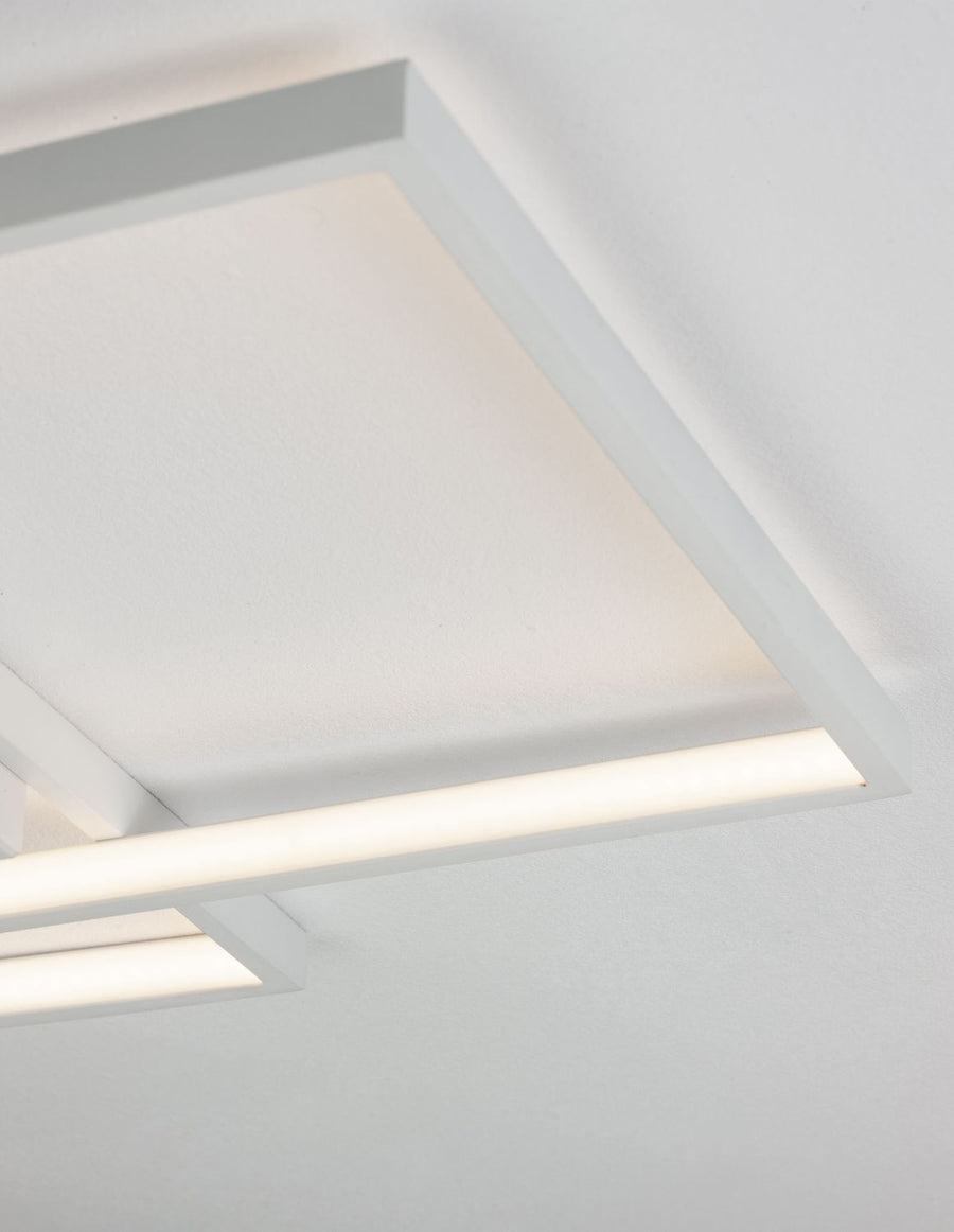 Détail d'un angle du cadre carré et de sa surface lumineuse allumée