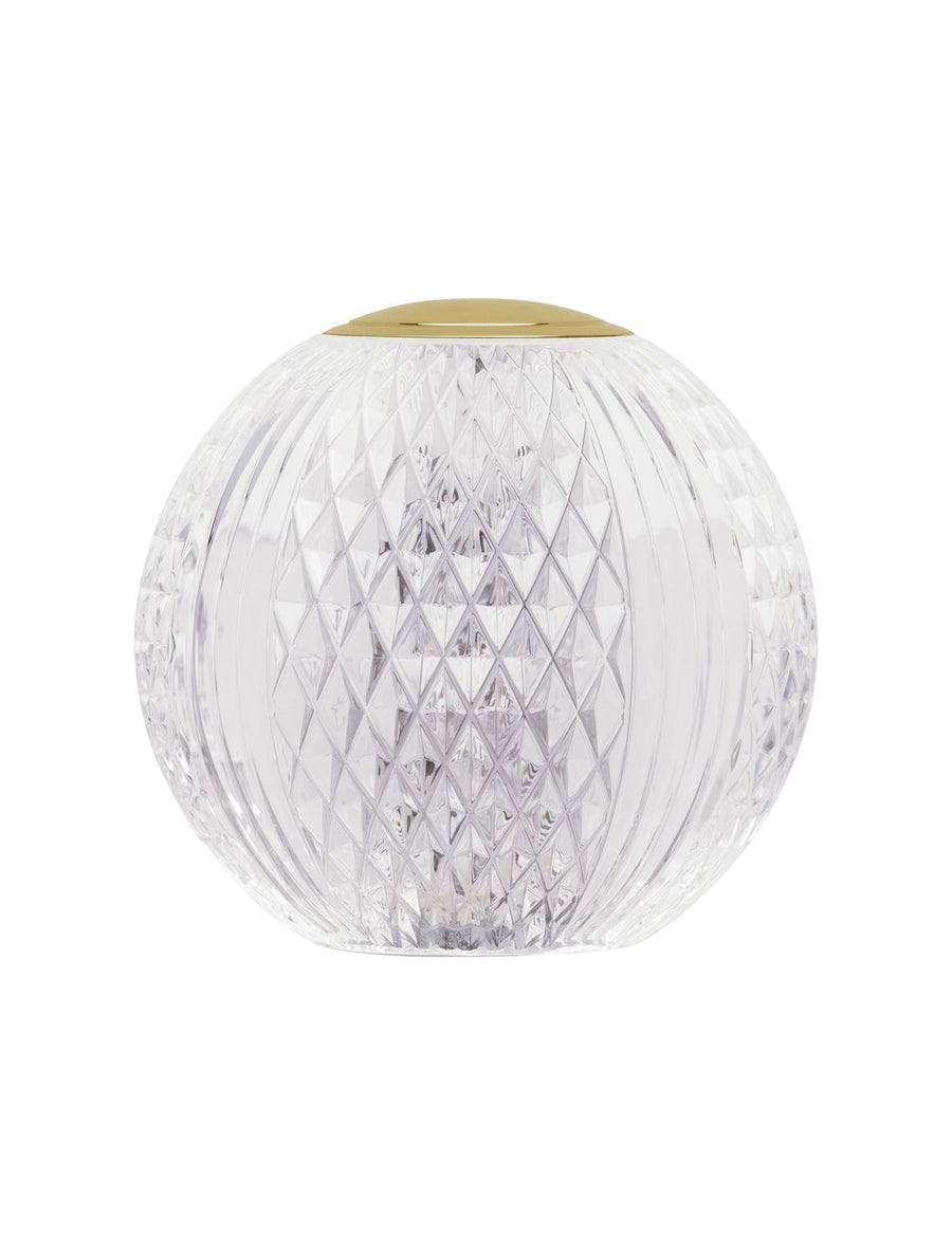 Vue de face de la lampe boule en cristal, détails des facettes et du sommet doré.