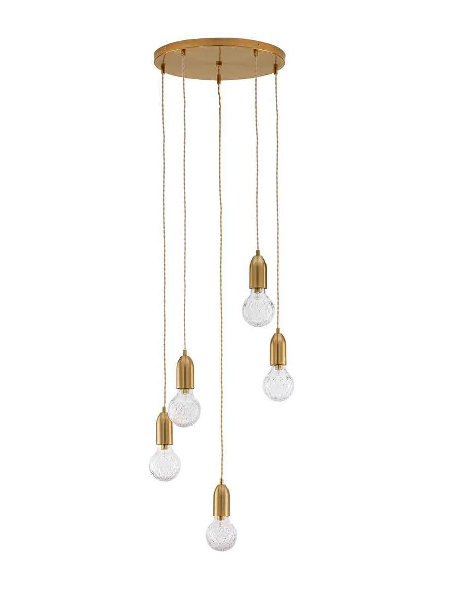 Vue de face du luminaire complet sur fond blanc, cordons et douilles dorées