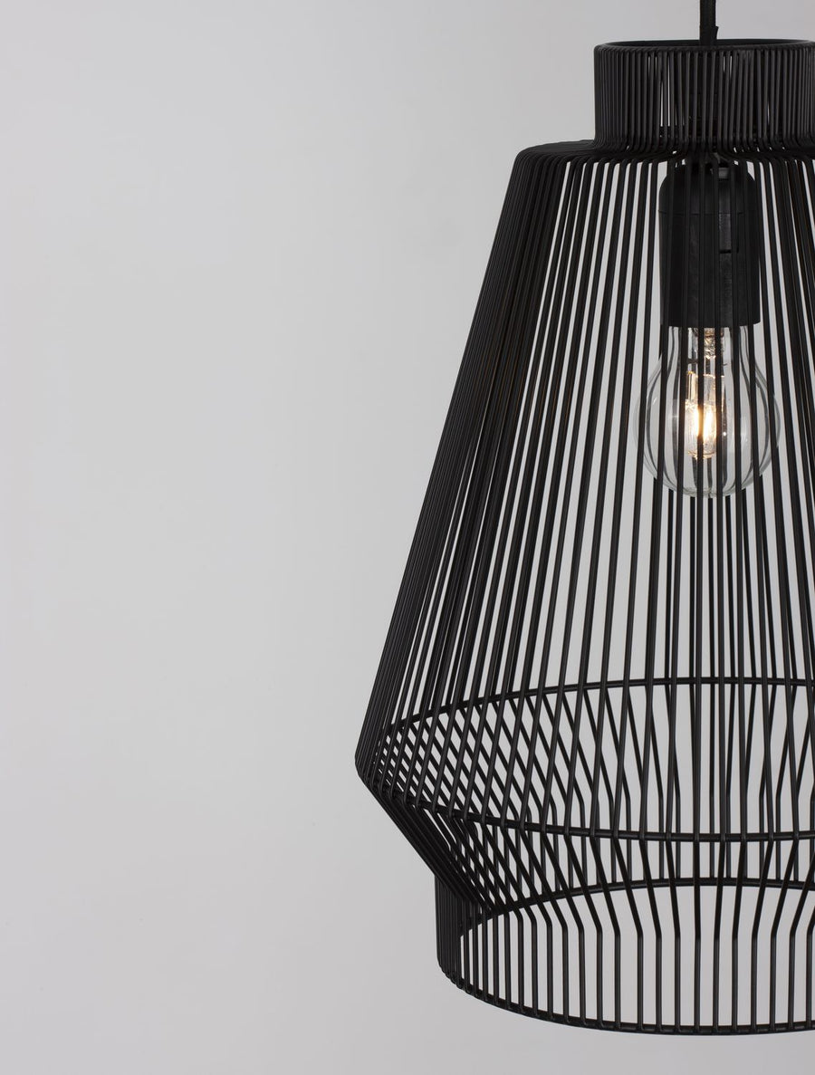 Détail du bas de l'abat-jour, croisement des tiges métalliques noires