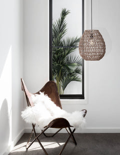 Suspension Griffin marron, rotin