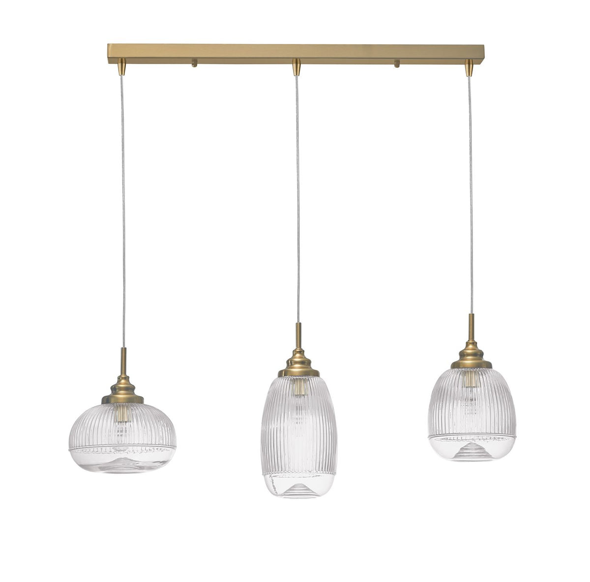 Suspension dorée à trois lumières en verre cannelé, présentée de face sur fond blanc