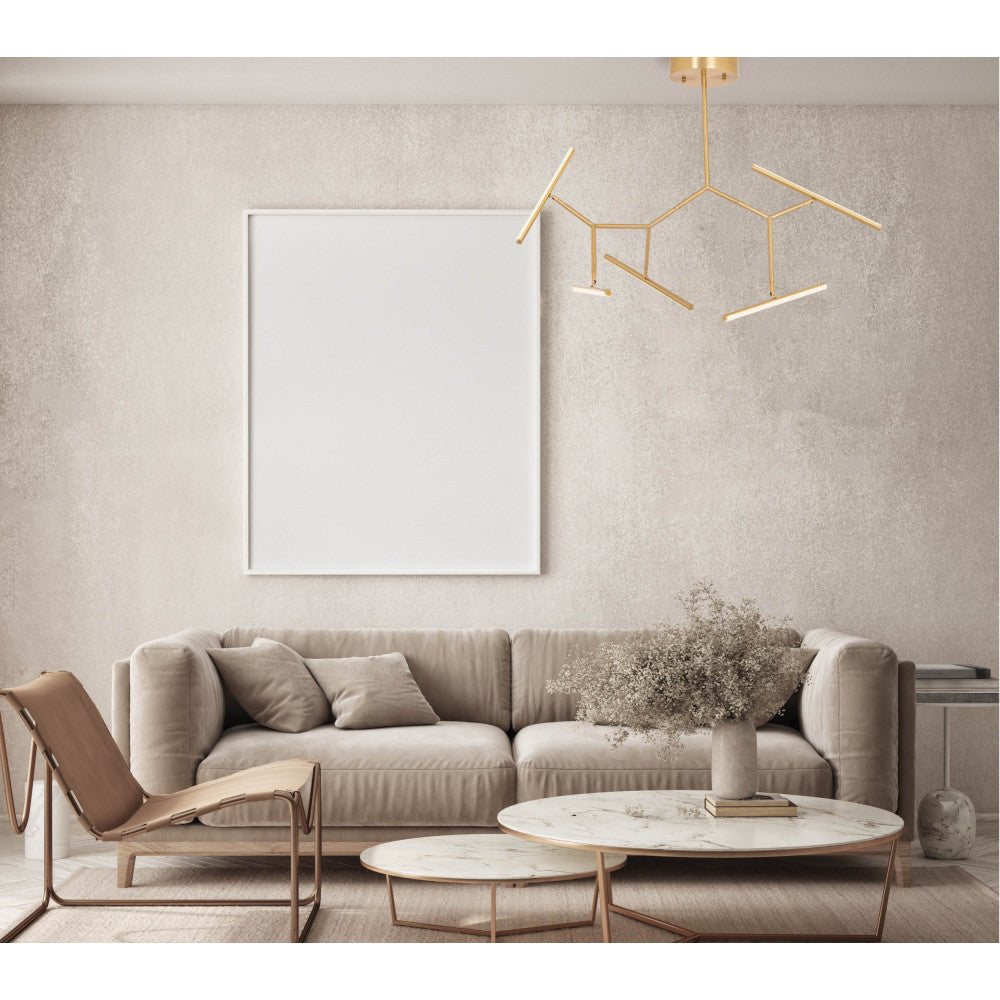 Vue de la pièce à vivre montrant le luminaire suspendu au-dessus des tables basses
