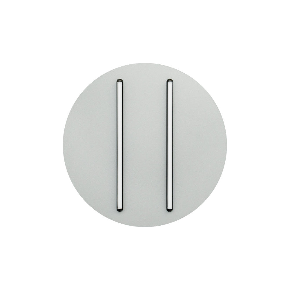 Vue de face du plafonnier rond gris sable avec deux barres noires verticales