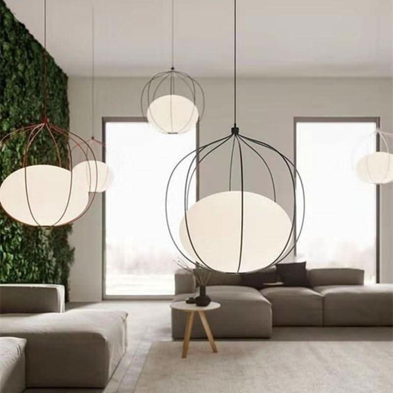 Suspension design LED en cage colorée avec sphère lumineuse en verre Hang | Designix - Luminaire - https://designix.fr