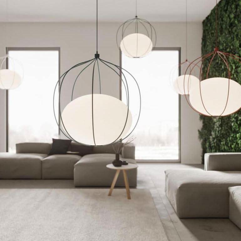 Suspension design LED en cage colorée avec sphère lumineuse en verre Hang | Designix - Luminaire - https://designix.fr
