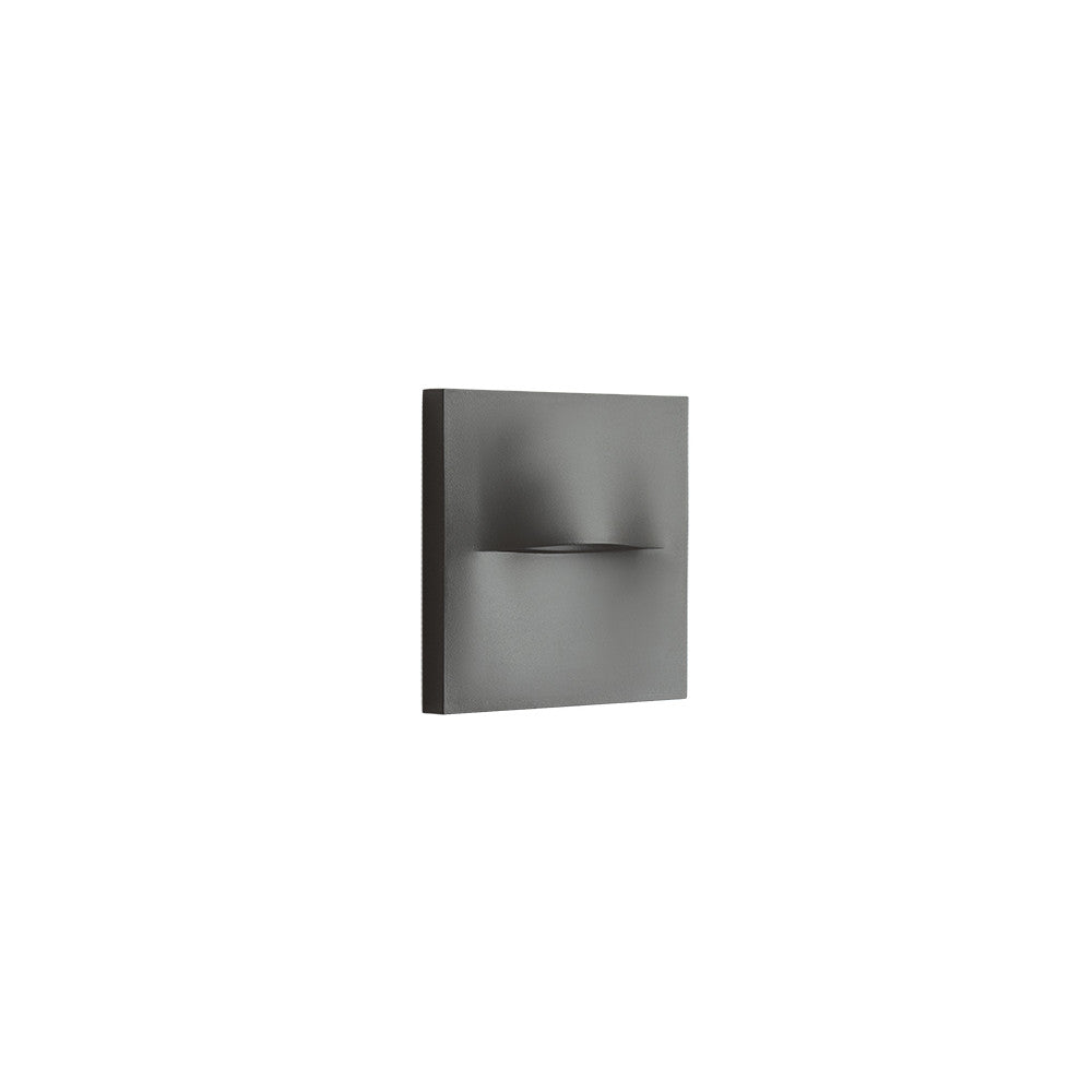 Vue de face de l'applique carrée graphite à fente lumineuse horizontale, fond blanc