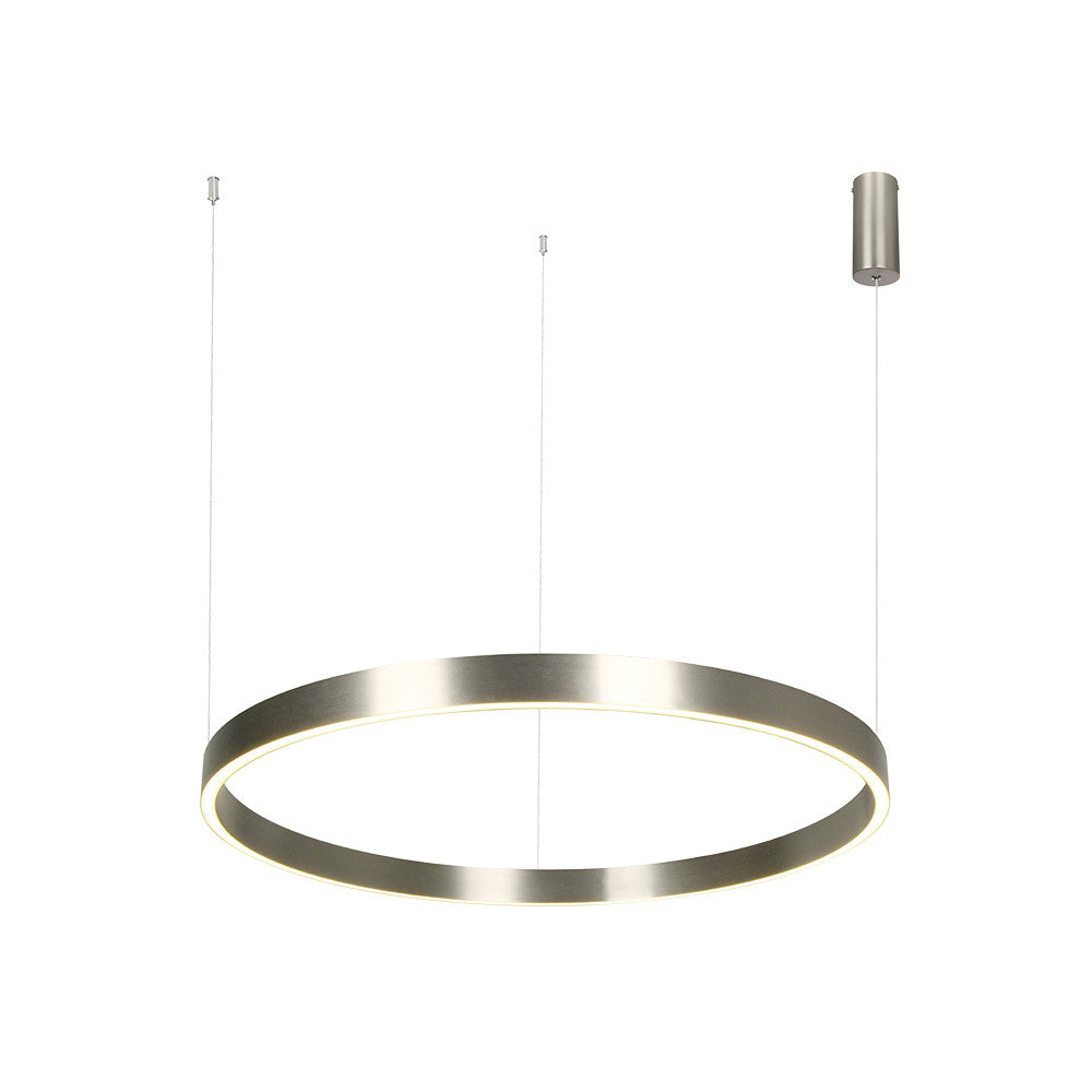 Vue de face du luminaire suspendu en anneau nickel brosse sur fond blanc