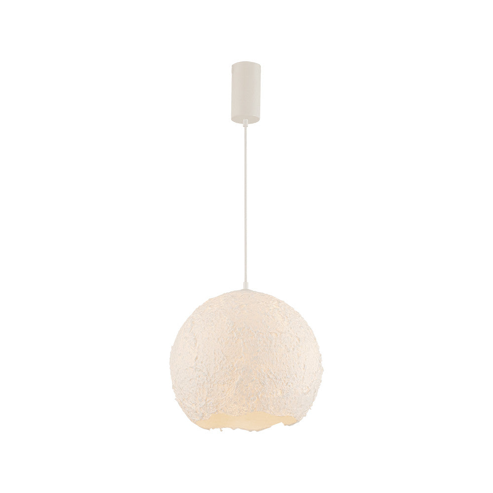 Suspension boule en pâte à papier blanche, vue de face sur fond blanc