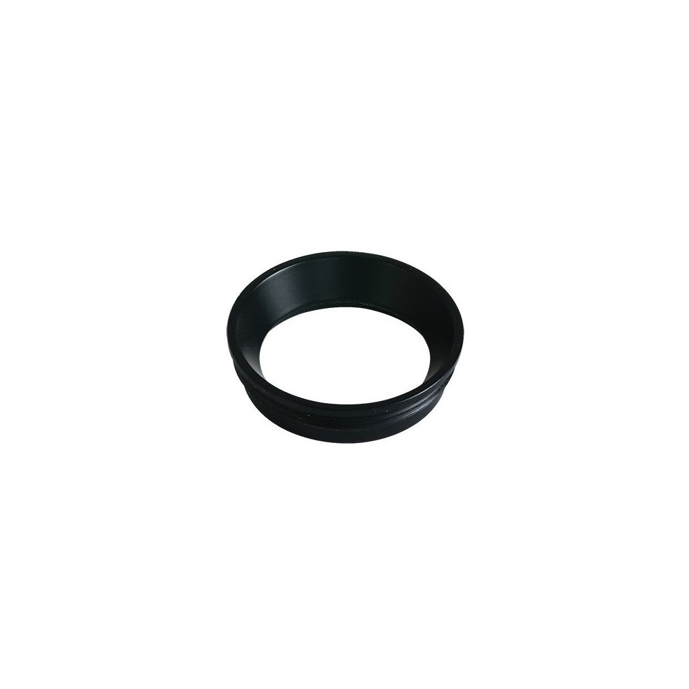Détail d'une bague de finition noire mate, vue rapprochée de l'accessoire.