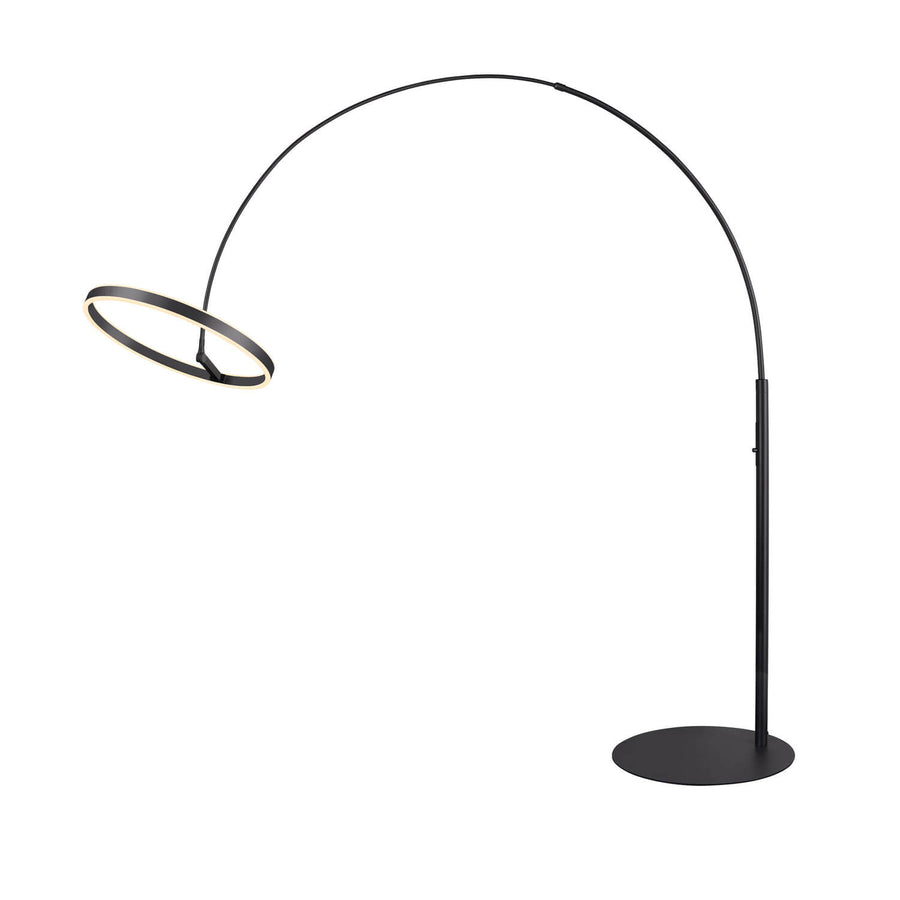 Vue de profil du lampadaire moderne avec abat-jour en anneau