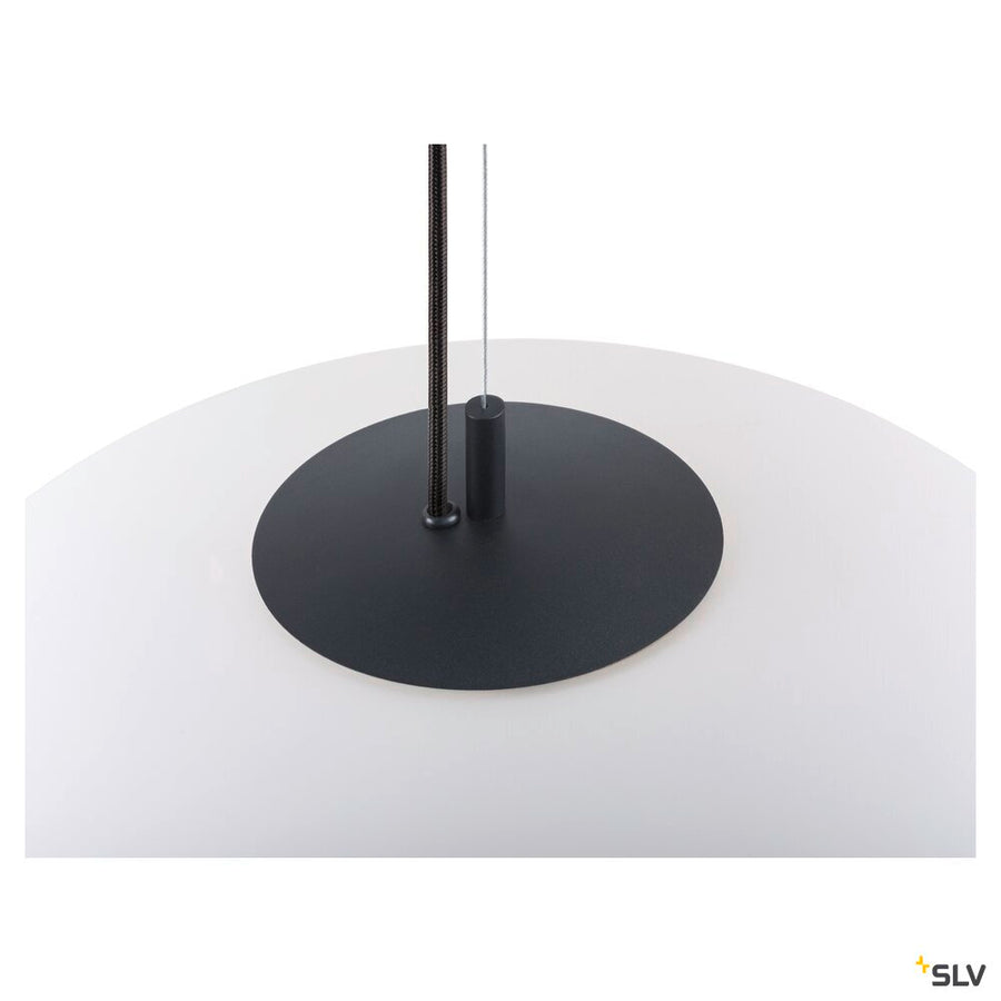 Gros plan sur le raccord central noir et les câbles du luminaire.