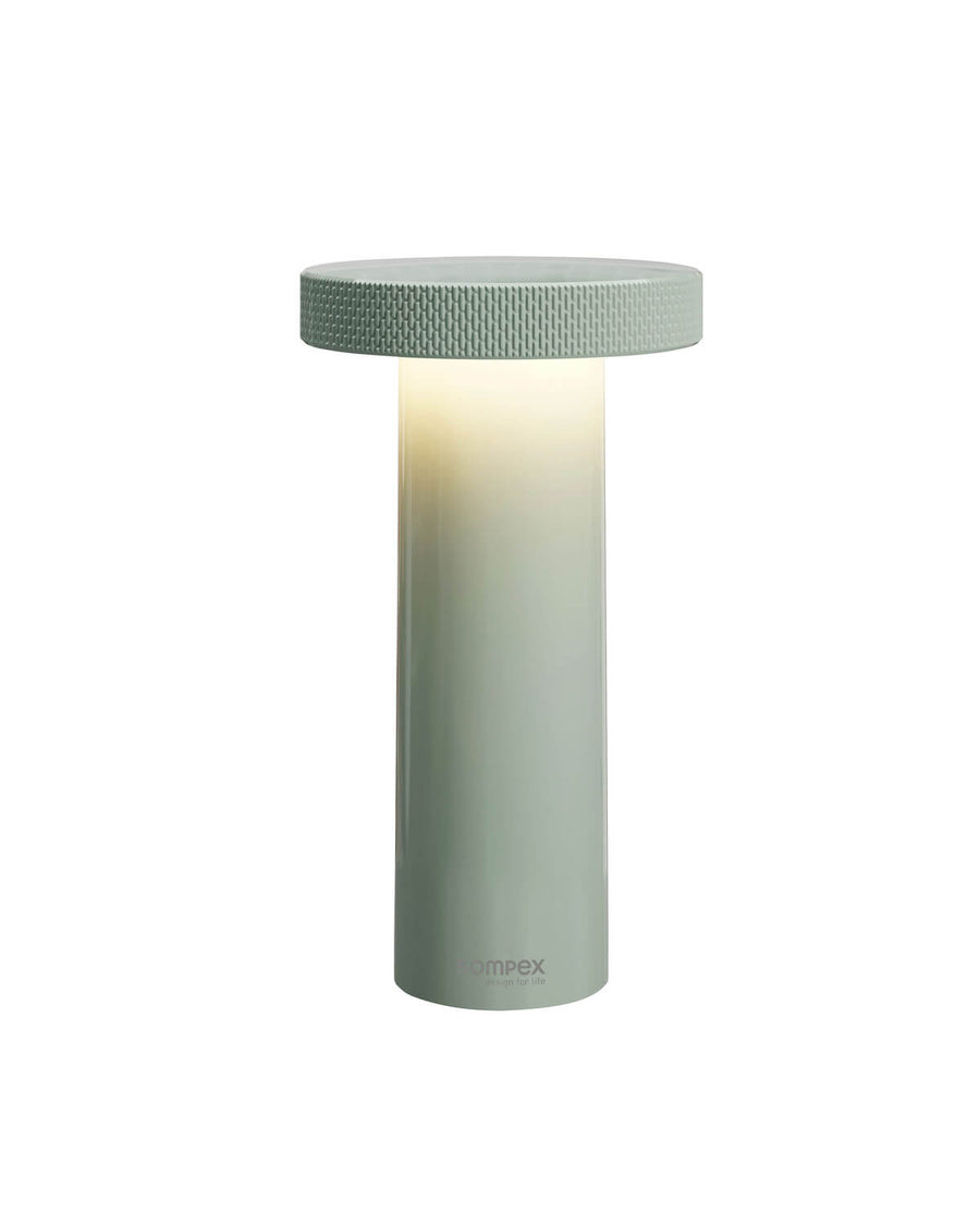Lampe cylindrique vert olive sur fond blanc, vue de face avec sa collerette texturée